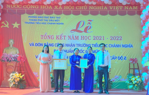 Trường Tiểu học Chánh Nghĩa đón bằng công nhận Trường đạt chuẩn quốc gia mức độ 1