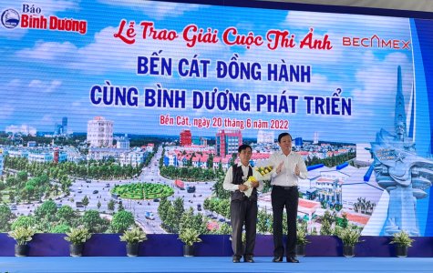 Trao giải cuộc thi ảnh “Bến Cát đồng hành cùng Bình Dương phát triển”