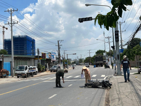 Chở nhau đi chơi cuối tuần, 2 chị em dâu gặp nạn