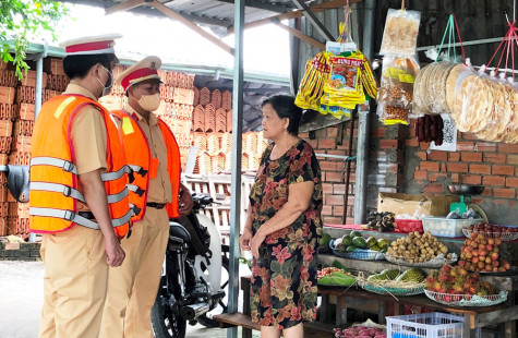 “Văn hóa giao thông với bình yên sông nước”