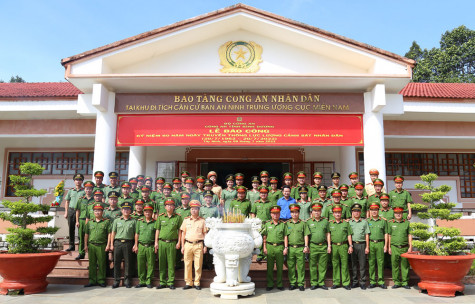 Công an Bình Dương: Tổ chức về nguồn tại khu di tích lịch sử căn cứ Trung ương Cục miền Nam