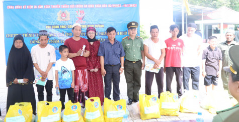 Thăm, tặng quà các hộ dân có hoàn cảnh khó khăn trên địa bàn huyện Dầu Tiếng