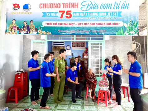 Thành đoàn Thủ Dầu Một tổ chức chương trình “Bữa cơm tri ân”