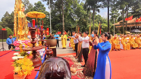 Đại lễ cầu siêu cho các anh hùng liệt sĩ