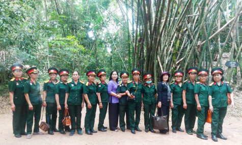 Hội LHPN TX. Bến Cát: Tổ chức chuyến tham quan, về nguồn