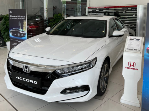 Honda Accord giảm giá gần 100 triệu đồng