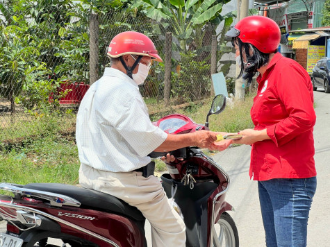 Người dân quyên góp tiền mai táng cụ bà đột ngột qua đời