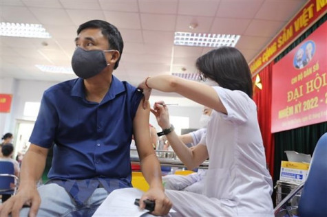 Tăng tốc tiêm vaccine COVID-19 khi kháng thể bảo vệ giảm dần