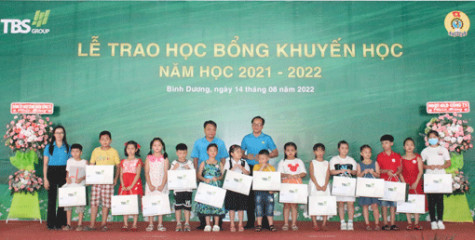 Công ty Cổ phần đầu tư Thái Bình trao học bổng khuyến học