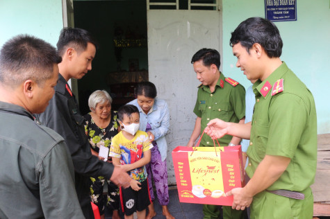 Công an TX.Tân Uyên: Nhiều hoạt động kỷ niệm Ngày truyền thống lực lượng Công an nhân dân