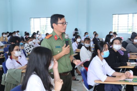 Công an tỉnh: Tuyên truyền phòng, chống xâm hại trẻ em cho học sinh