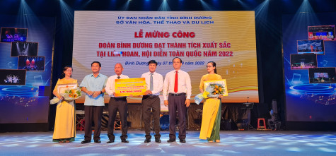 Lễ mừng công thành tích xuất sắc tại liên hoan, hội thi, hội diễn năm 2022