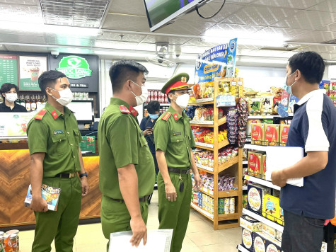 Kiểm tra đột xuất tại 11 chung cư về an toàn phòng cháy chữa cháy trong đêm