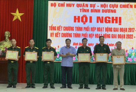 Bộ Chỉ huy Quân sự và Hội Cựu chiến binh tỉnh tổng kết chương trình phối hợp hoạt động