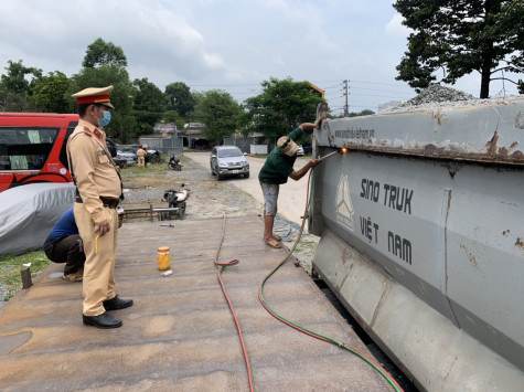 Kiềm chế tai nạn giao thông trong những tháng cuối năm: Thực hiện quyết liệt các chuyên đề xử lý vi phạm