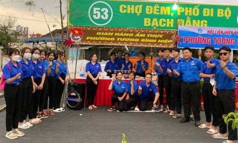 Đến phố đi bộ Bạch Đằng cùng tuổi trẻ đất Thủ