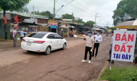 Bất động sản hạ nhiệt, nhà đầu tư “tháo chạy”…