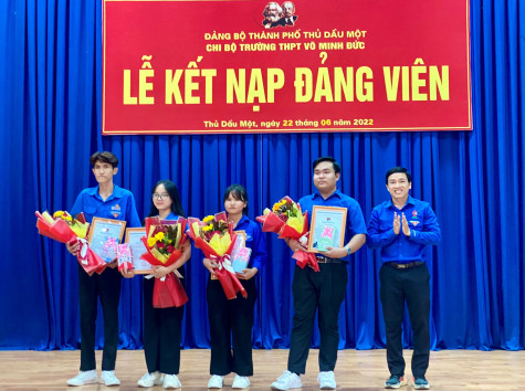 Phát huy vai trò của Đoàn trong bồi dưỡng, kết nạp đảng viên là học sinh