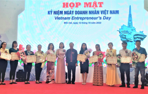 TX.Bến Cát: Họp mặt kỷ niệm Ngày Doanh nhân Việt Nam