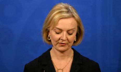 Thủ tướng Anh Liz Truss: Ghế ngồi chưa ấm đã lung lay