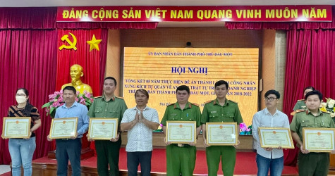 TP.Thủ Dầu Một: Tổng kết 5 năm thực hiện Đề án thành lập Đội công nhân xung kích tự quản