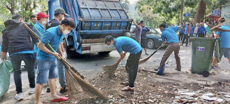 Hàng trăm công nhân Công ty Shyang Hung Cheng tham gia chủ nhật xanh