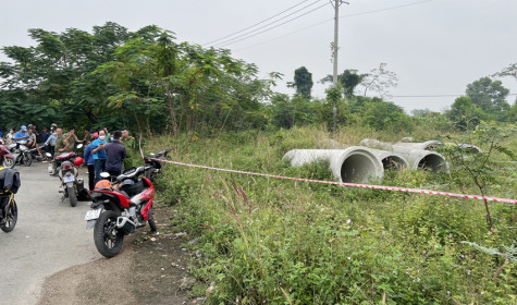 Điều tra nguyên nhân nam thanh niên chết giữa bãi đất trống