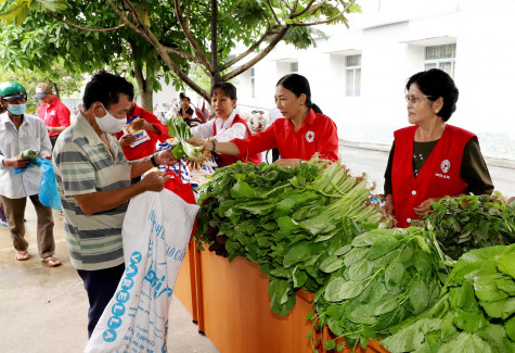 Phiên chợ ấm áp tình người