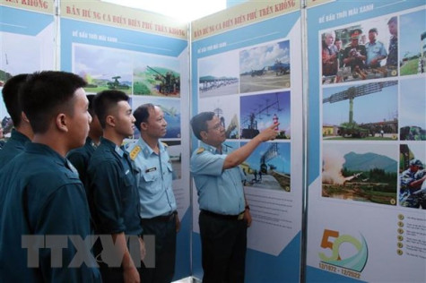 Triển lãm “Bản hùng ca Điện Biên Phủ trên không” tại TP. HCM