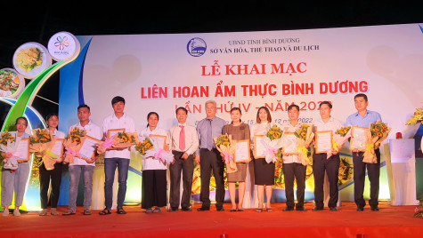 Khai mạc liên hoan ẩm thực Bình Dương lần IV-2022: Hàng ngàn lượt người đến tham quan, thưởng thức