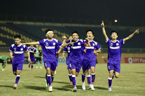 U21 Becamex Bình Dương đánh bại U21 Học viện bóng đá Nutifood 2-1, sớm giành vé dự vòng tứ kết