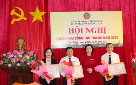 Tòa án Nhân dân huyện Bàu Bàng: Nhận danh hiệu “Tập thể lao động xuất sắc” năm 2022