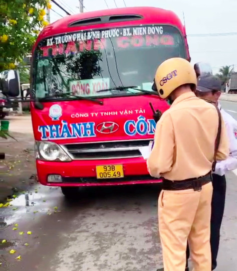 Lực lượng Cảnh sát giao thông Công an tỉnh: Tăng cường kiểm tra phòng ngừa vận chuyển hàng gian, hàng giả