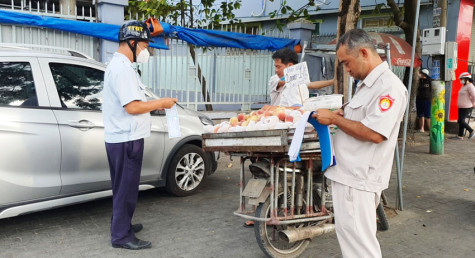 “Mạnh tay” xử lý tình trạng lấn chiếm lòng lề đường