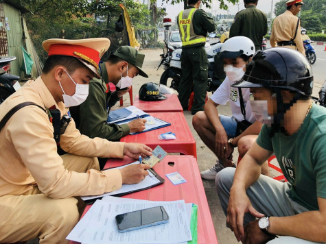 Lập nhiều đường dây nóng tiếp nhận, xử lý về trật tự an toàn giao thông dịp tết