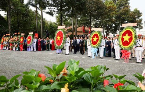 Lãnh đạo tỉnh viếng Nghĩa trang Liệt sĩ nhân dịp Tết Nguyên đán Quý Mão