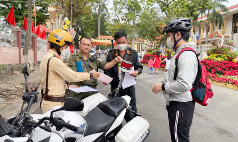 Nỗ lực giữ gìn an toàn giao thông, an ninh trật tự sau kỳ nghỉ tết: Hạn chế kẹt xe, bảo đảm an toàn cho người dân