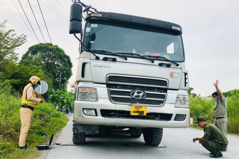 Bảo đảm trật tự an toàn giao thông ở các tuyến trọng điểm: Tiếp tục kiểm soát chặt tải trọng phương tiện