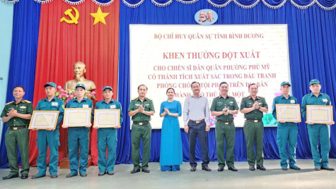 Bộ Chỉ huy Quân sự tỉnh Bình Dương:  Khen thưởng đột xuất dân quân thường trực