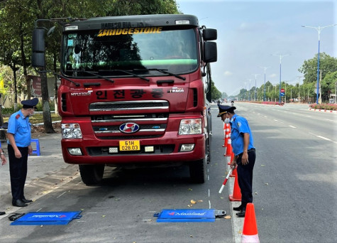 Ra quân cao điểm kiểm tra về trật tự an toàn giao thông