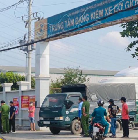 Vụ trung tâm đăng kiểm bất ngờ “ngưng nhận hồ sơ đăng kiểm”: Công an đang phong tỏa, khám xét