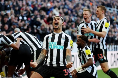 Đánh bại Manchester United, Newcastle chiếm top 3 Premier League