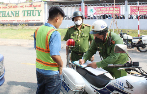 “Mạnh tay” xử lý xe dừng, đỗ sai quy định trong khu công nghiệp