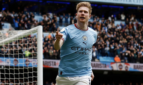 De Bruyne được bình chọn là tiền vệ hay nhất Ngoại hạng Anh