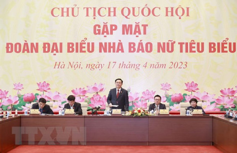 Chủ tịch Quốc hội: Nữ nhà báo luôn là 'những bông lau bằng thép'