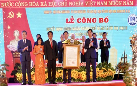 TP.Dĩ An tổ chức lễ công bố quyết định công nhận là đô thị loại II trực thuộc tỉnh Bình Dương