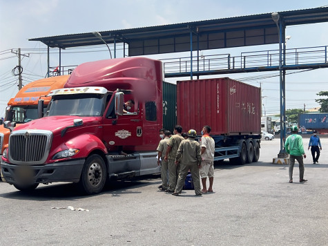 Nam tài xế tử vong bất thường trong cabin xe container