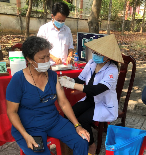 Lo dịch quay lại, người có nguy cơ cao chủ động đi tiêm vắc xin