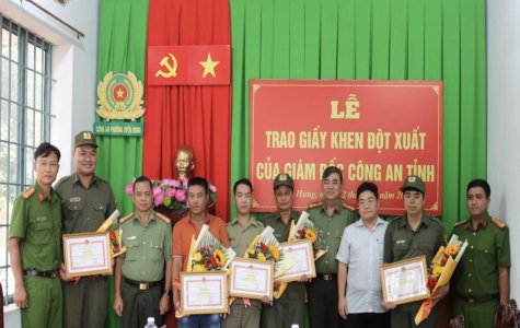 Khen thưởng lực lượng hỗ trợ tham gia bảo vệ an ninh trật tự