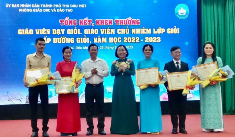 TP.Thủ Dầu Một: Khen thưởng giáo viên giỏi